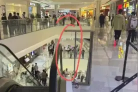 玻璃护栏脱落，女孩从商场4楼掉下，不幸身亡，警方回应图片