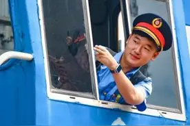 火车迷见证中国铁路之变：从追“小火车”到开上“大火车”图片