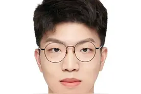 在高铁上穿针引线的男生找到了！图片