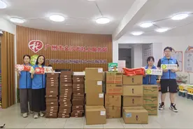 联动慈善资源，金沙街为困难群众节日送温暖图片