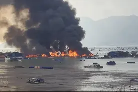 福建宁德一海上渔排房发生火灾 当地回应：没有人员伤亡图片