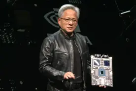黄仁勋称计算成本降低让AI得以出现，明年英伟达将推出Blackwell Ultra芯片图片