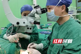 白内障是老年人专属？20岁女子置换晶体后，恢复“晶”彩人生图片