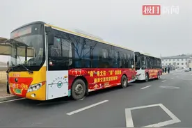 湖北南漳免费公交温暖返乡旅客回家路图片