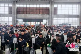 时评：银发旅游专列，激活养老产业澎湃动能图片