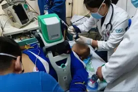 门、急诊共接诊患者6.1万余人次，收治入院患者3379人次……青大附院医护团队国庆假期奋战“医”线图片