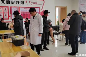 陇县残联免费安装假肢为残障人士助“行”图片