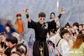 拒绝爹味！00后爱上轰趴年会，搞毛线、玩剧本，主打松弛感图片