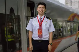 我是文明先行者丨火车司机带你走进火车司机驾驶室，铁路知识全知道图片