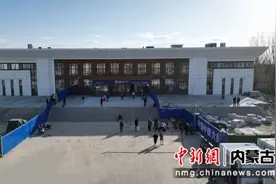 包银高铁乌拉特前旗火车站投入使用图片