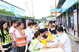 工地送来“健康礼” 80名女性职工免费体检图片