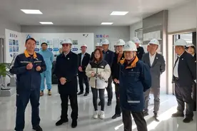 河南天辰新垣一行到长城铝业、中铝矿业参观交流图片