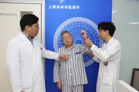 肘关节僵硬盯上骨质疏松老年人？上海十院肩肘外科专家提示：关节外伤要早处置早干预图片