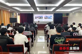环保设施向公众开放，40余名师生“沉浸式”体验泰安环境监测工作图片