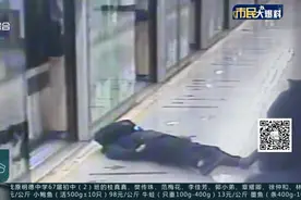 上海地铁一男乘客突然晕倒，多方救援图片
