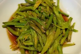 食用鲜黄花菜后呕吐不止，专家：谨防食物中毒，干黄花菜比鲜黄花菜更安全图片