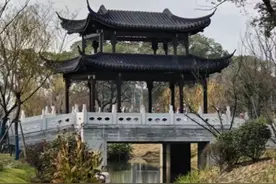 江苏常州一凉亭遭雷击致6死10伤 专家提醒：特殊建筑需采取不同防雷电措施图片