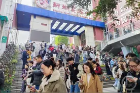 国考现场直击：重庆最热岗位近千人报名 生态文明、经济高质量发展等热点入考题图片