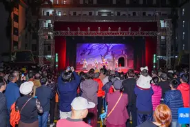 展现花舞之美！海口府城元宵换花节换花舞演绎活动让市民游客大饱眼福图片