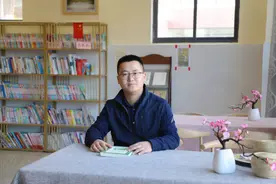邓良俊：坚守教育的追梦人图片