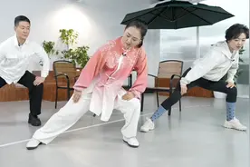 长期失眠危害大！练对八段锦的这个动作，每天都能睡好觉图片