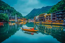 “长沙+凤凰古城+张家界”高铁旅游计次票上线图片