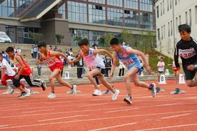 威宁自治县第二届中小学生田径运动会开幕图片