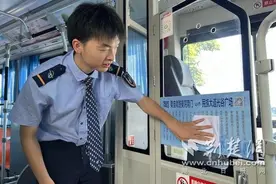 方便“新市民”游武汉 “00后”公交司机自制“线路导乘图”图片