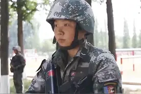 清华女硕士，二次入伍，授衔中尉！图片