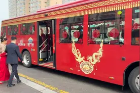 酷炫浪漫又拉风！太原公交婚礼主题车厢，首秀超惊艳！图片