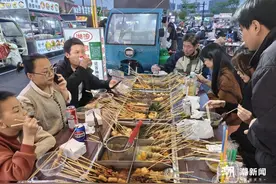 全国冠军杭州摆摊卖麻辣烫出圈，退役运动员何止教练员一条路图片