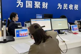 嘉鱼：“容缺办理”优化纳税服务图片