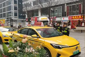 紧盯“两客一危一货” 强化超限超载治理，重庆交通执法部门多举措护航春运图片