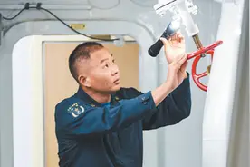 用心守护战舰“心脏”图片