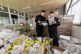 猫粮价格低一半但猫咪吃了会呕吐？制假售假团伙被抓，销售额超300万图片