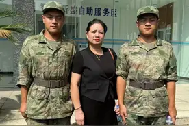 同一所大学同一个班，这对00后双胞胎兄弟又共同参军入伍图片