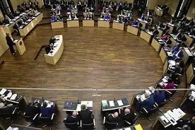德国联邦议会预算委员会批准逾110亿欧元对乌军事援助图片