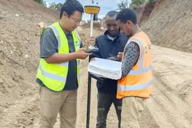 我在非洲修公路系列报道⑥毕业后，他踏上了另一片旷野图片