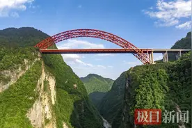 湖北交投“一路一站”同日通车：鄂西迎来新“天路”，“孝感门户”换新颜图片