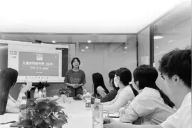 陪做作业陪运动帮打卡 “儿童成长陪伴师”兴起图片