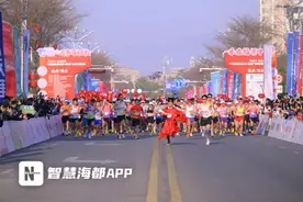 泉港半程马拉松鸣笛开跑，1.5万名海内外跑友共赴山海图片