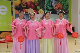 创意剪纸服装秀龙岗上演 让传统艺术华丽转身图片