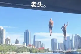 当狮子林桥跳水踩下“急刹”：一场天津大爷引发的狂欢与余波图片