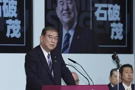 日本岸田内阁宣布集体辞职，即将接任首相的石破茂拟提前大选“短期决战”图片