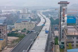 南岸：茶惠大道高架路进入沥青铺装阶段图片