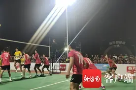 上演青春激情 文昌中学排球队夺得这项赛事冠军图片
