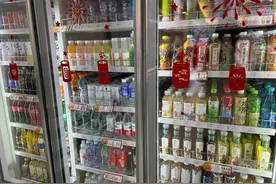 超市里的饮料，为什么越来越贵了？图片