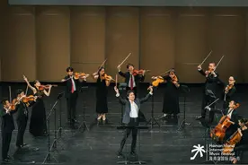 吕思清海口演出三次返场 观众听不到《梁祝》不离场图片