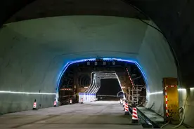 新华全媒＋丨世界最长高速公路隧道——天山胜利隧道全线贯通(4)图片