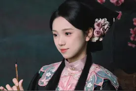 云肩搭配学士服！国风毕业照受热捧图片